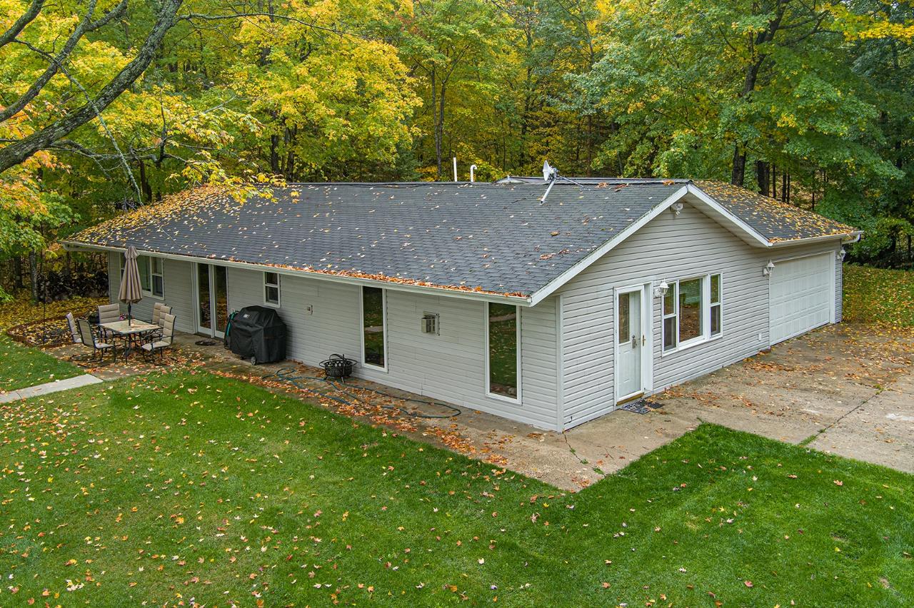 4001 Briggs Ln Century 21 Burkett & Associates