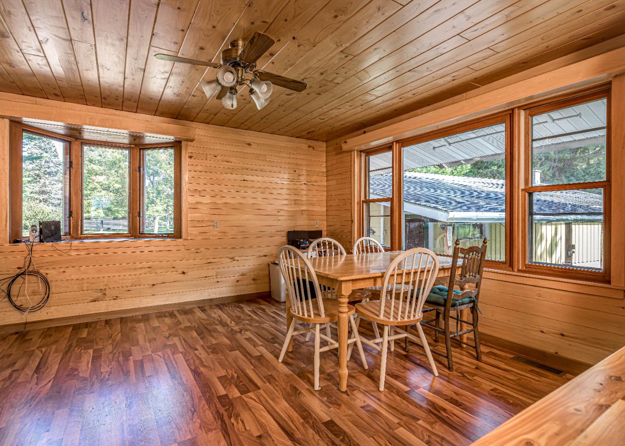 9733 Country Ln Redman Realty Group