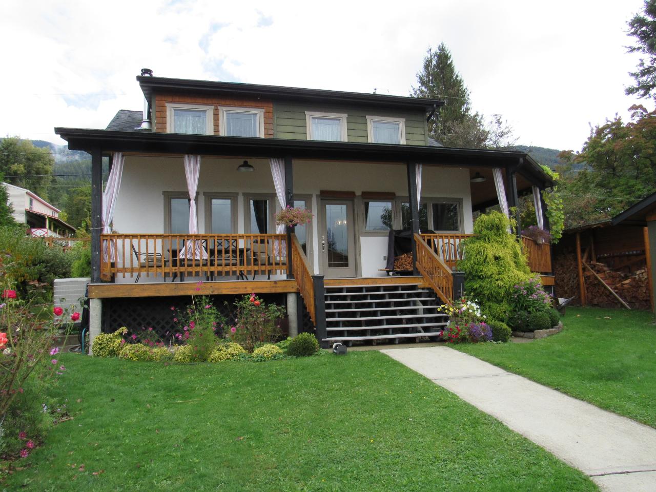 1529 Ainsworth Avenue Xposure