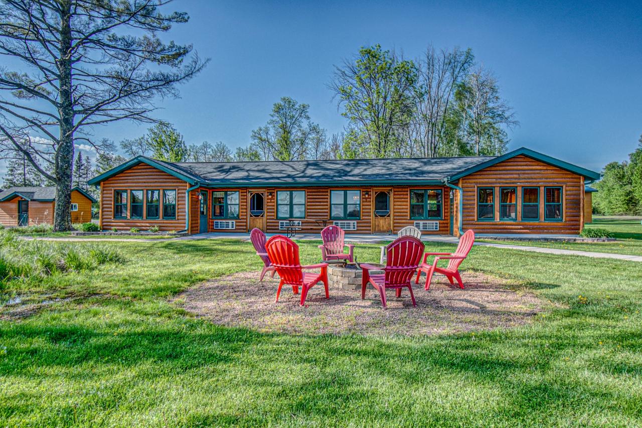 7n16243 Lakeshore Dr Redman Realty Group