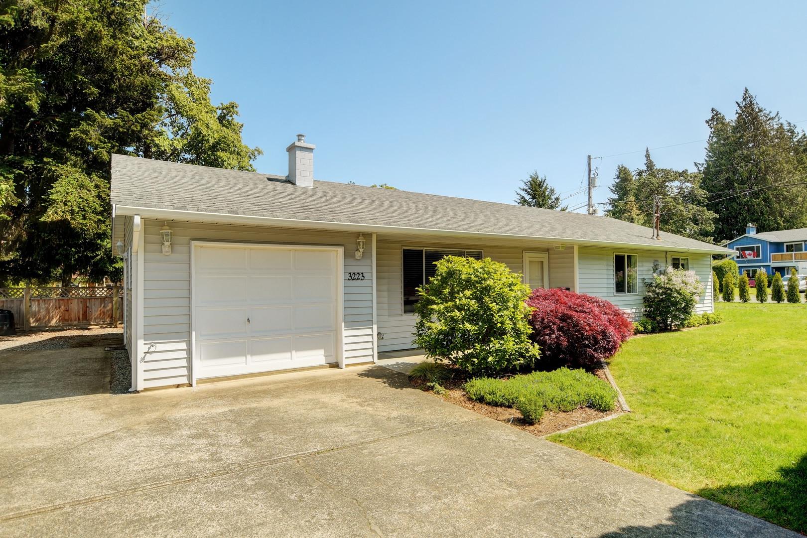 3223 Wishart Rd Pemberton Holmes