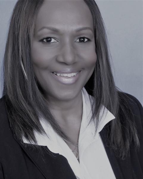 Elaine Small Agent Photo