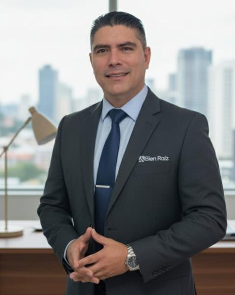 Yan Milton Corrales Arteaga Agent Photo