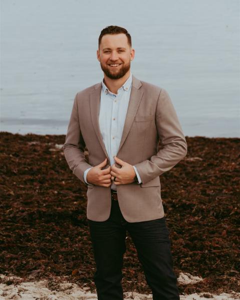 Aaron Kuehl Agent Photo