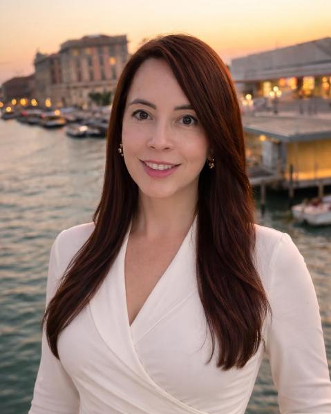 Adriana Londo&ntilde;o Agent Photo
