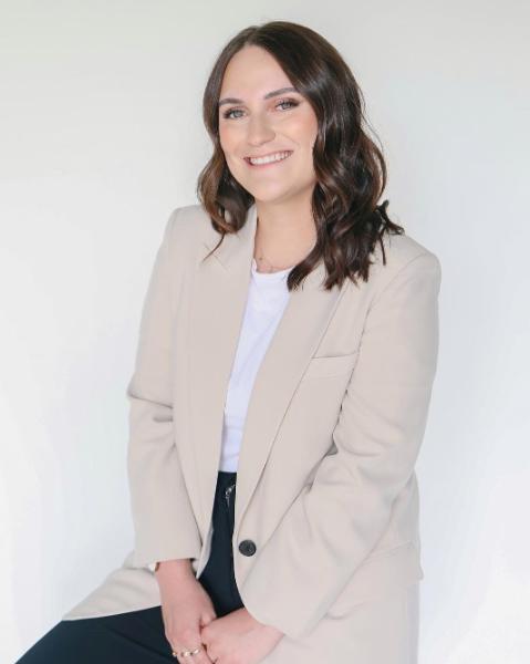 Emily Craveiro Agent Photo