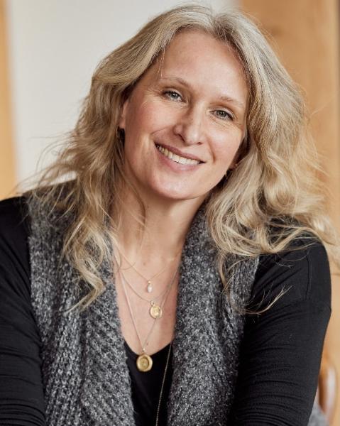 Tanya Stewart Agent Photo